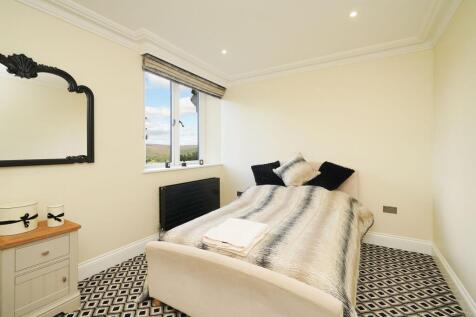 4 bed, 2 bath Detached in Sheffield - Photo 17