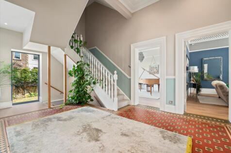 7 bed, 6 bath Detached in Bristol - Photo 4