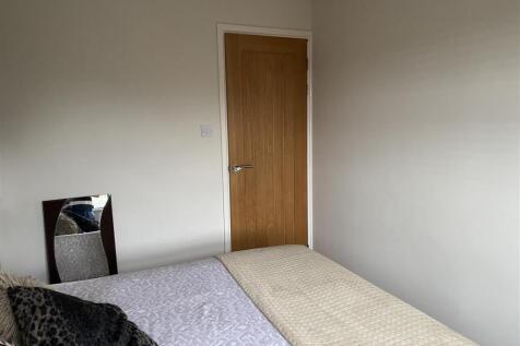 Bedroom no.4 rear double: