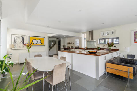Kitchen/Family room