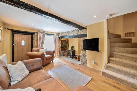 19 High Street, Greens Norton