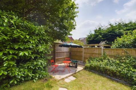 CAM02023G0-PR0054-STILL028