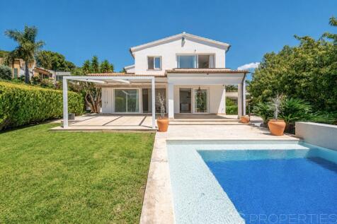 Elegant Mediterranean villa with pool and sea views