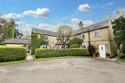 5 bed, 2 bath Farm House in Manchester - Photo 4