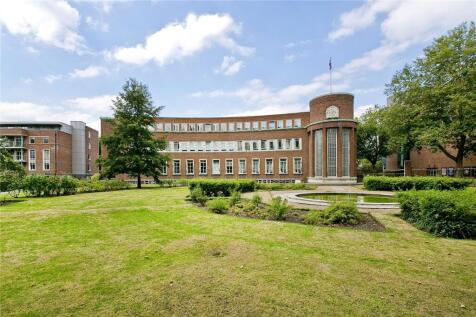 This well presented two bedroom apartment is set within this Grade II listed former Thames Water Laboratory in the heart of Clerkenwell.