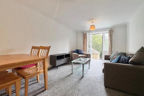 DEPOSIT FREE OPTION AVAILABLE! This well presented top floor TWO BEDROOM apartment is set back from Shire Oak Road in a PRIME Headingley location close to local amenities and transport links.