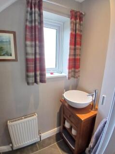 FITTED CLOAKROOM