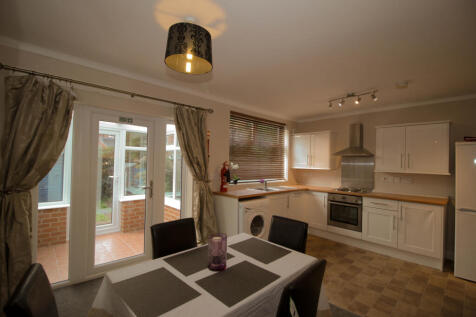 4 Bedroom semi-detached house