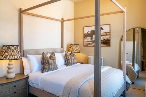 Southsea Show Flat HR-26.jpg