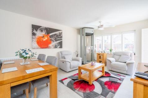 Dining Area and Snug.jpg