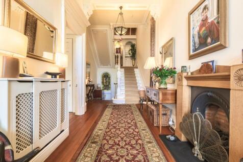6 bed, 4 bath Town House in Glasgow - Photo 2