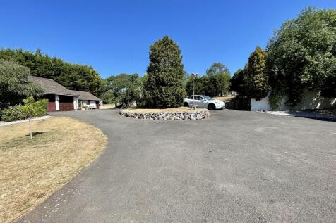 Driveway, Garaging & Stables