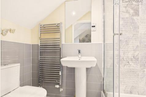 EWEMOVE SOUTH MOLTON - ENSUITE