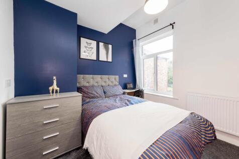 Luxury boutique style house share, having recently undergone a full refurbishment. Set in a prime spot in the heart of Failsworth. The property certainly gives you the WOW factor having been finished