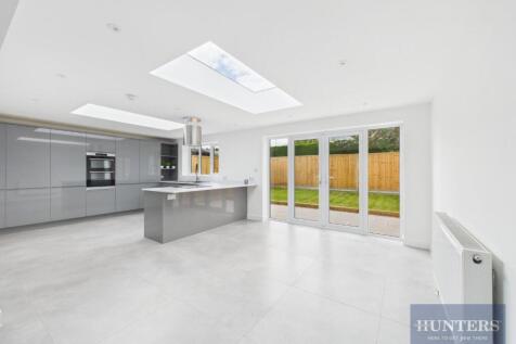 Kitchen / Dining Area