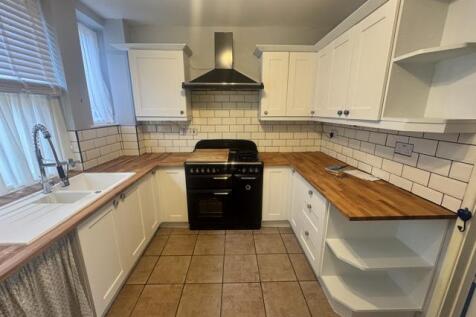 Kitchen (1).JPG