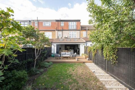 Alexandra Road, E18