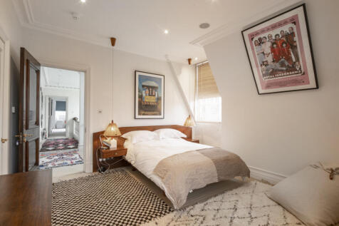 10 bed, 10 bath Detached in London - Photo 29