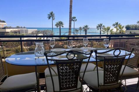 Enjoy stunning ocean views from this beautiful bal