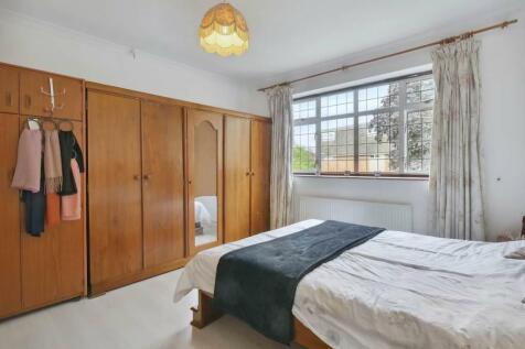 master bedroom - 1 fifehaed.jpg