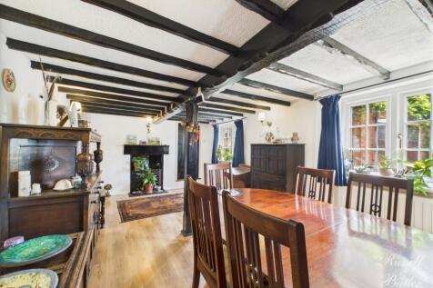 CAM01995G0-PR0326-STILL019