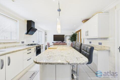 Kitchen/Dining Area