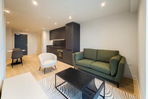 Available August| One Double Bedroom / One Bathroom | 4th Floor | State of the Art Facilities: Fully equipped gym, Swimming pool and Spa | Games room, cinema room, and residents' library | Squash and