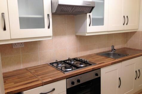STUDENT ACCOMODATION. AVAILABLE 1st SEPTEMBER 2026 ! £148 per person per week x 2 students. £400 deposit per person. Close to Oxford Road! Car park at back, easy walking distance to University, on the