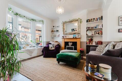 65 Roundhill Road, Kettering-9.jpg