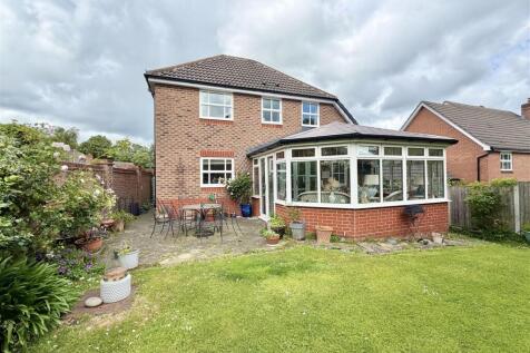 2 Capel Close-2.jpg