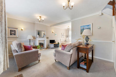 8 Sweetbriar Close-14.jpg