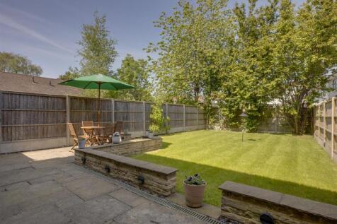 20 Totteridge Drive, HP13 6JJ-10.jpg