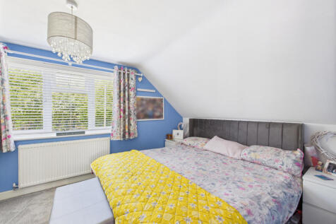 CAM01354G0-PR0493-STILL018