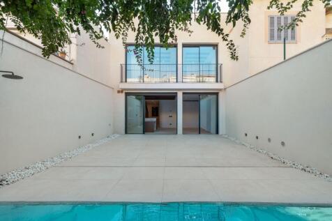 Townhouse with pool in Portixol