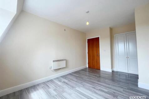 Master Bedroom 2 (4).jpg