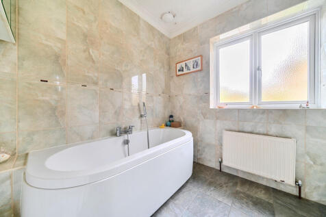 1375195-8-690c7e5...