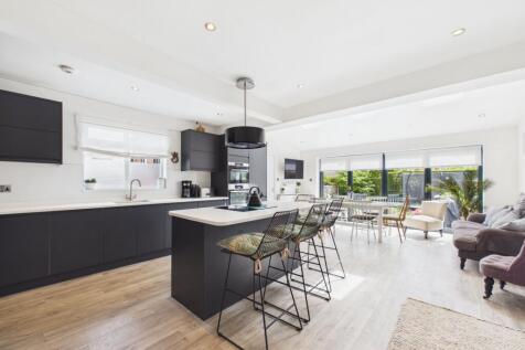 Open-Plan Living/Kitchen
