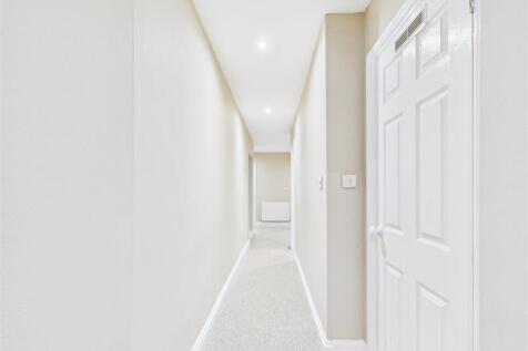 Hallway 3.jpg