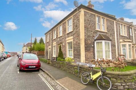 A well presented and spacious 1 bedroom home, ideally situated in the popular Southville. This attractive property offers comfortable living throughout and is perfect for a single person or a couple.