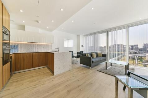 A luxurious two-bedroom apartment with a generous winter garden in the sought after Goodman’s Fields development. This immaculate apartment, is made up of a large open-plan reception, a luxury fitted