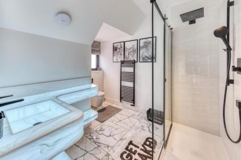 The Stables, Mile Flat-En Suite.jpg