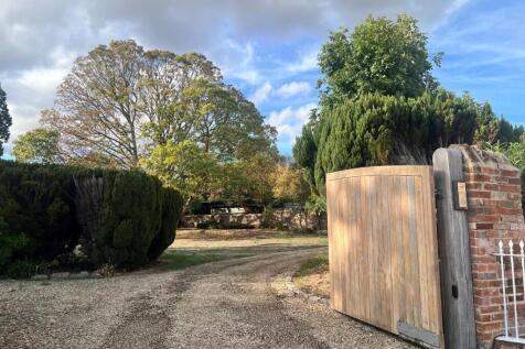 AUTOMATIC GATED ENTRANCE.jpg