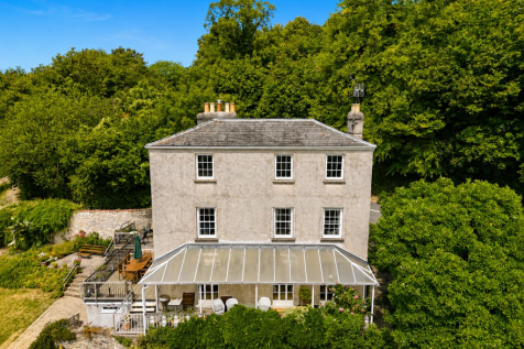 ELM VILLA