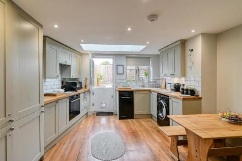 15 St Leonards Close-4.jpg