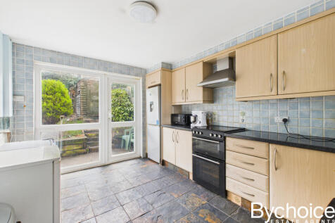 CAM05454G0-PR0106-STILL001