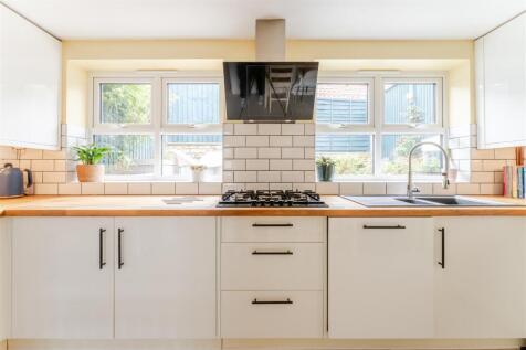 16a high street claverham 11.jpg