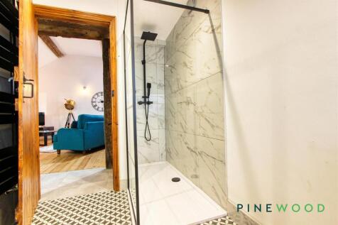 BARN/ANNEXE - SHOWER ROOM