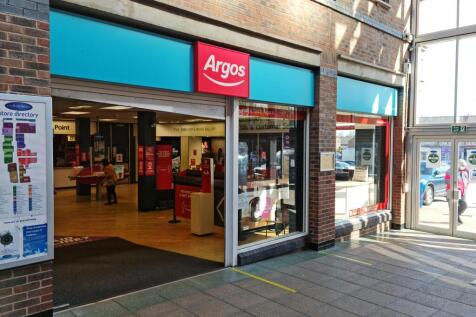 Retail Property (high street) to rent in castleford