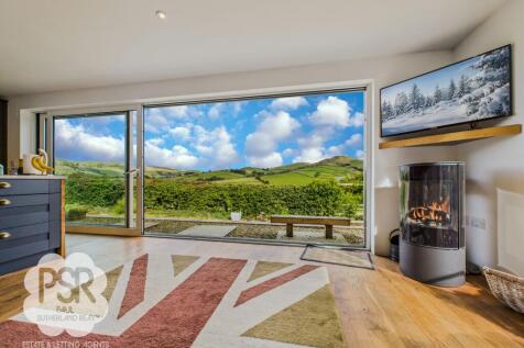 Open-Plan Kitchen Living Space - Stunning Views