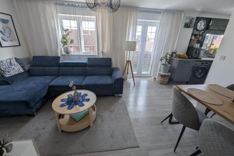 Lounge/Dining Area